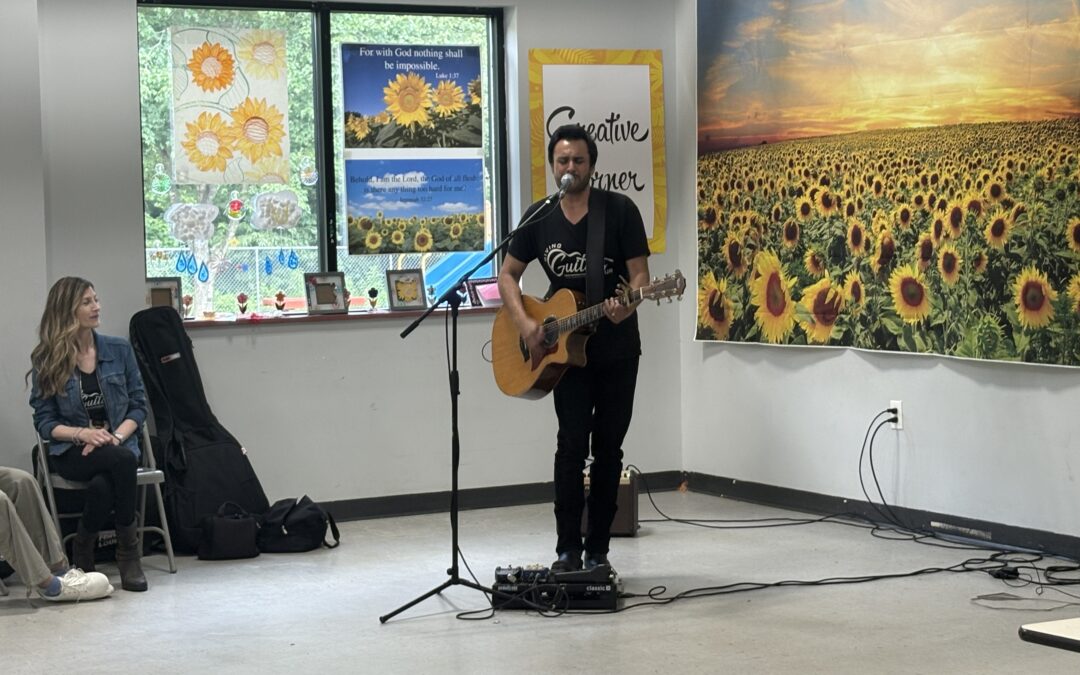 Country artist strikes a chord at local Fredericksburg homeless shelter for Giving Guitars event