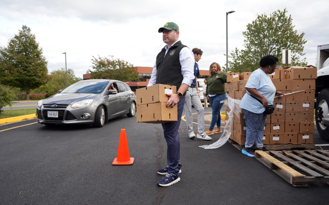 As Congress fails to produce results, Food Bank holds pop-up for furloughed federal workers