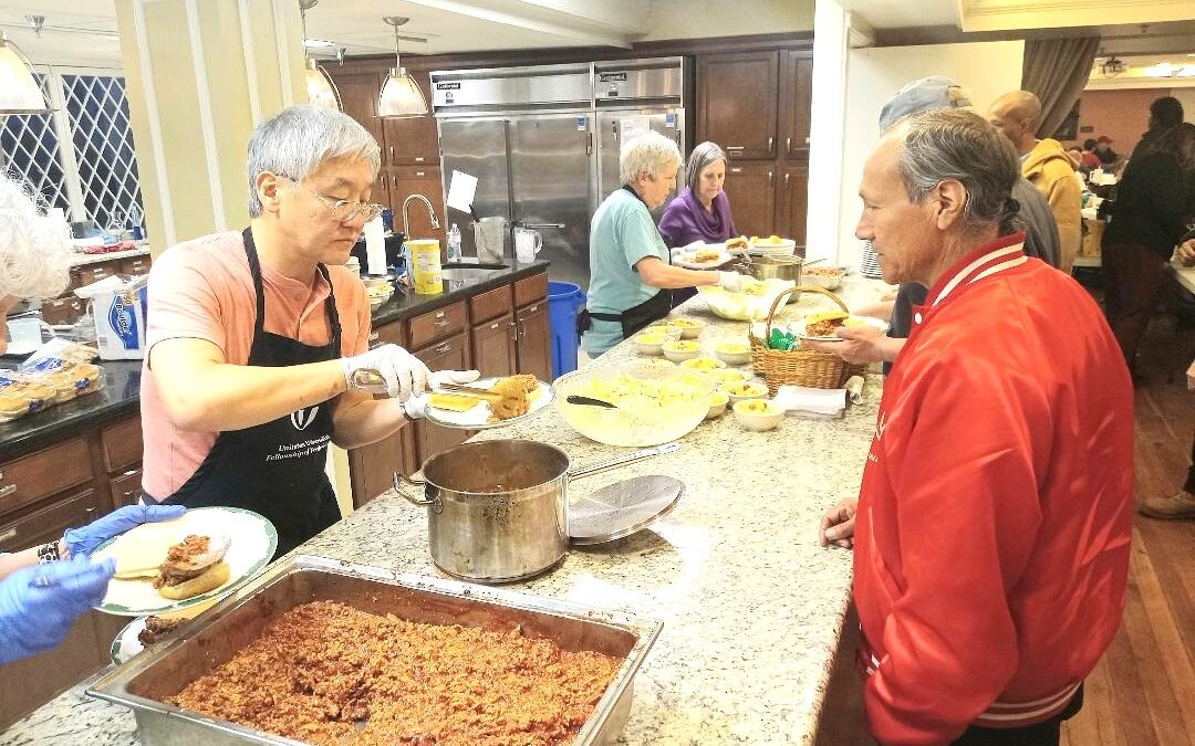 A warm gesture: Nonprofit leaders provide blankets, meals to unhoused over Thanksgiving holiday