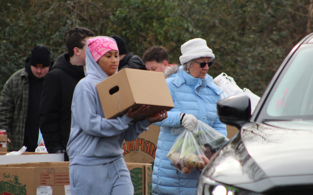 PHOTOS:  Community effort brings holiday meals to hundreds of families