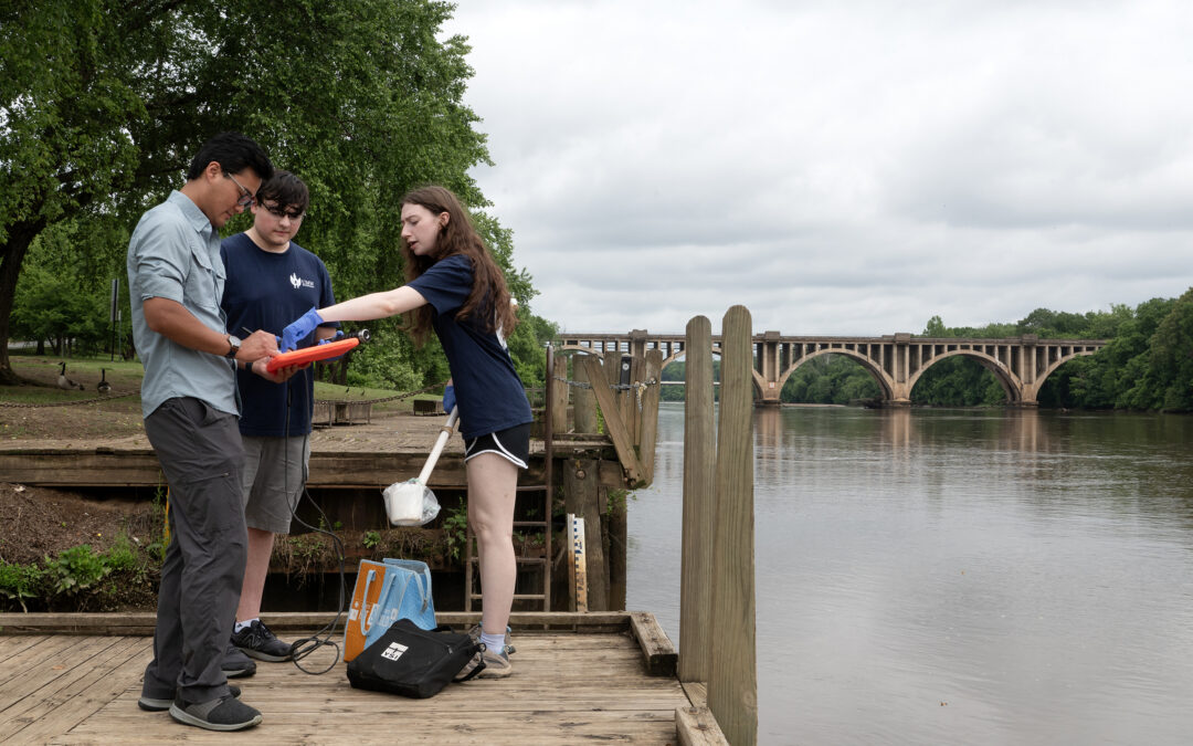 UMW team tests the waters — literally — with weekly coliform monitoring along Rappahannock