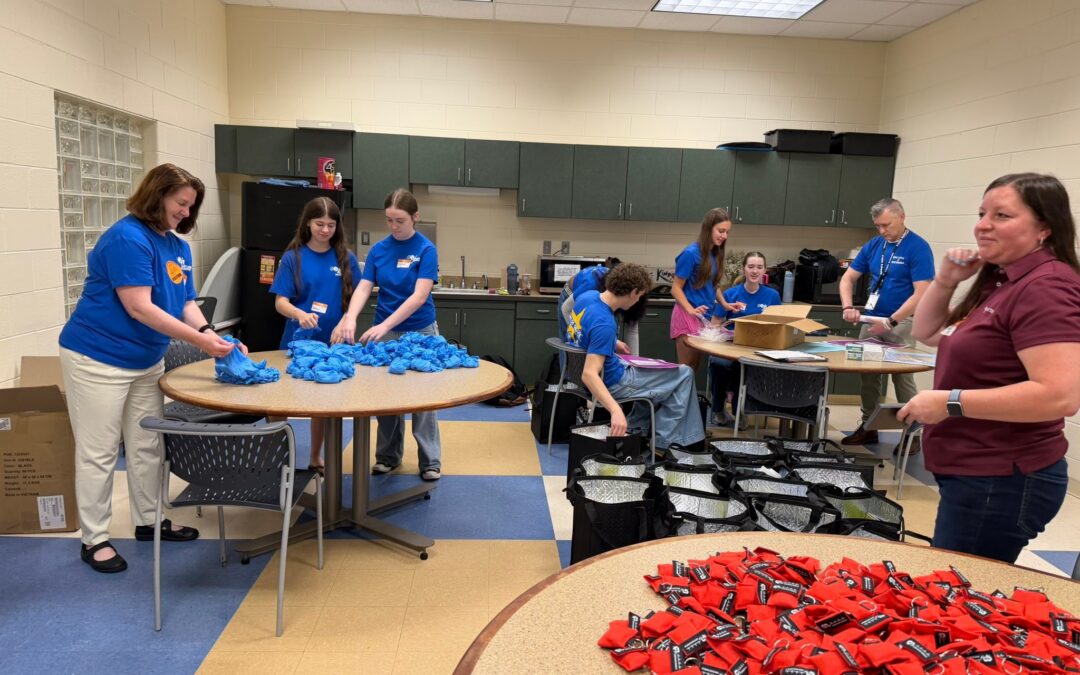 PHOTOS:  JM students spend rainy day giving back