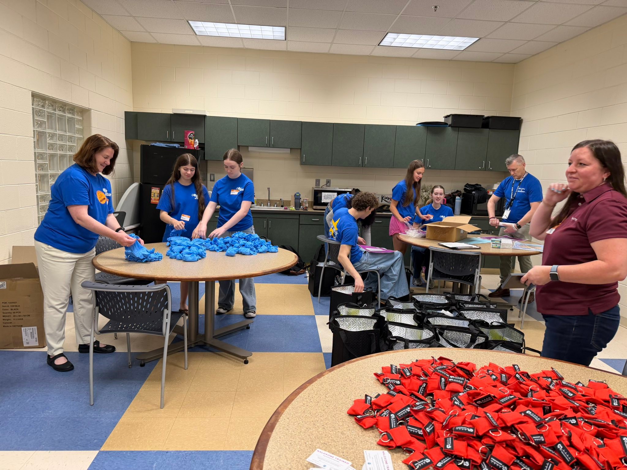JM students spend rainy day giving back